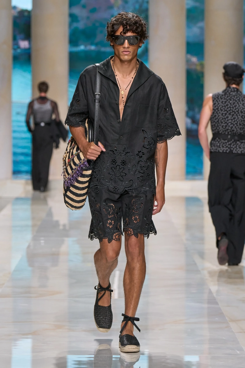 00006-dolce-and-gabbana-spring-2027-menswear-credit-gorunway.webp
