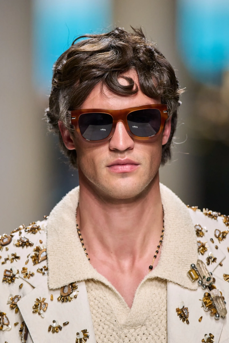 00107-dolce-and-gabbana-spring-2027-menswear-details-credit-gorunway.webp