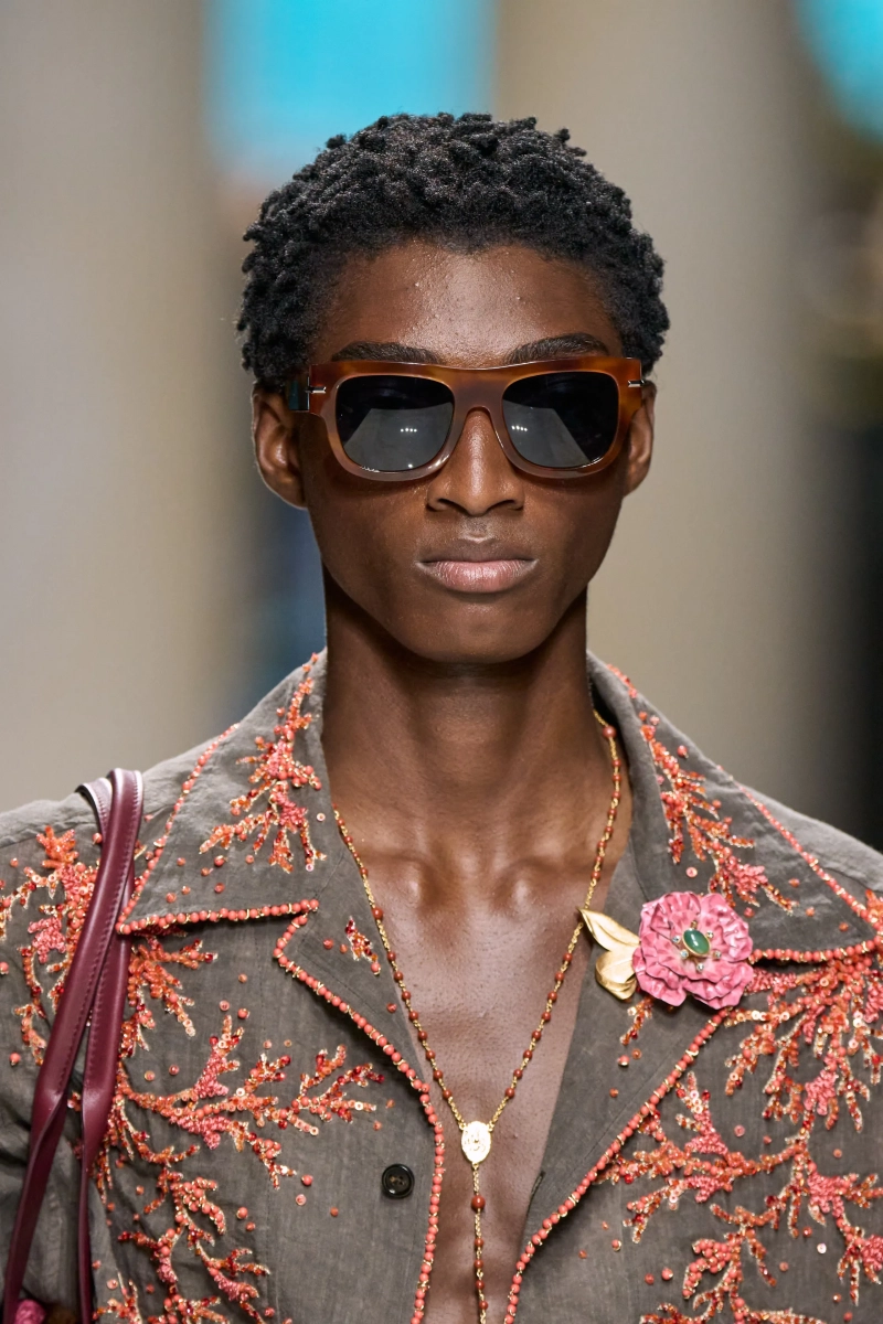00198-dolce-and-gabbana-spring-2027-menswear-details-credit-gorunway.webp