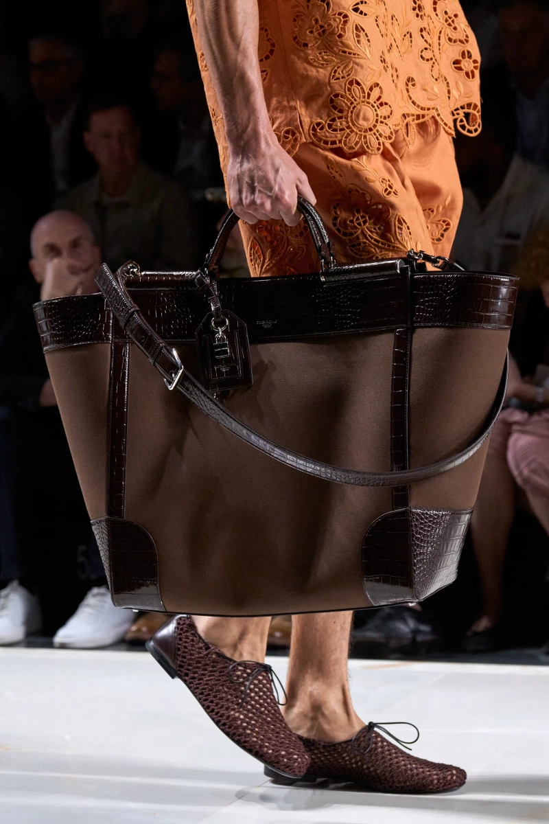 00137-dolce-and-gabbana-spring-2027-menswear-details-credit-gorunway.webp