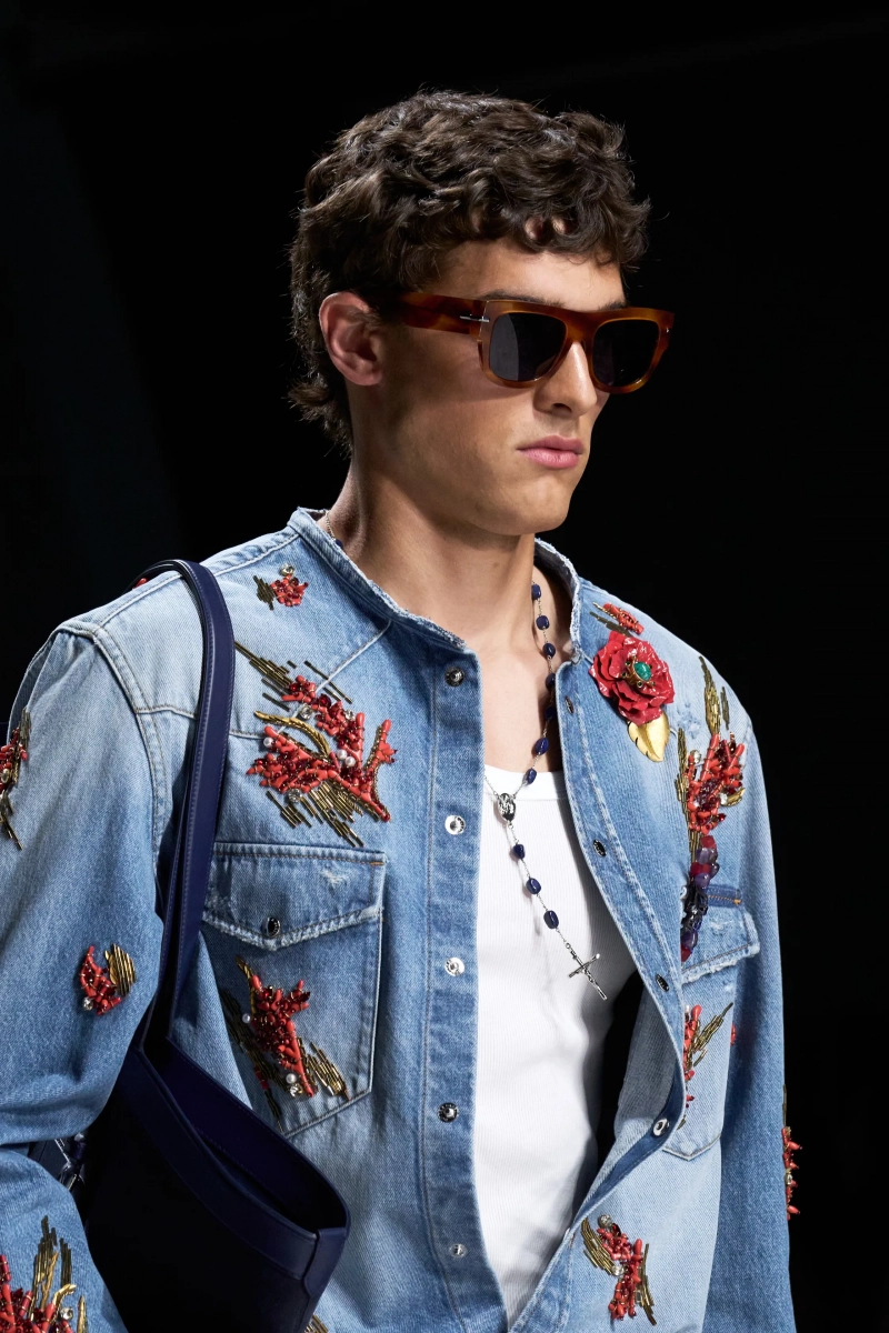 00209-dolce-and-gabbana-spring-2027-menswear-details-credit-gorunway.webp