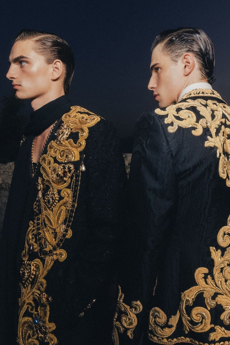 Dolce-Gabbana-Alta-Sartoria-2026-Backstage-Runway-Magazine-2.jpg