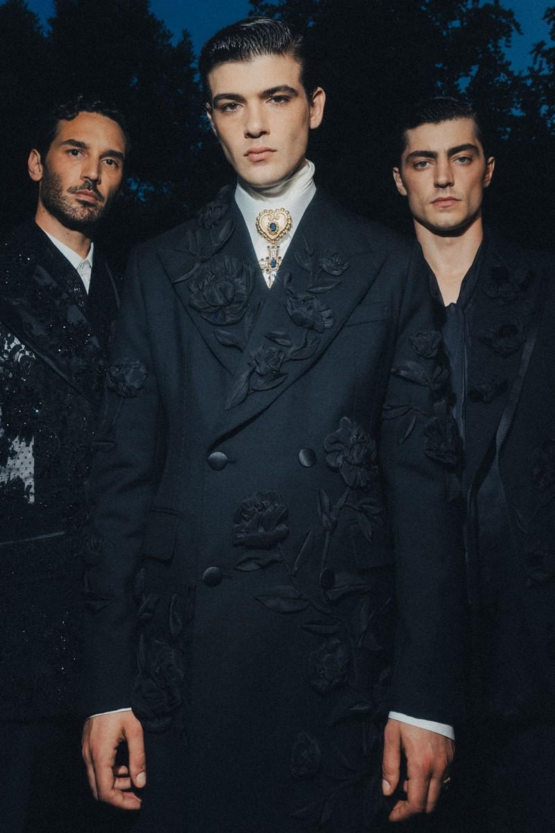 Dolce-Gabbana-Alta-Sartoria-2026-Backstage-Runway-Magazine-1.jpg