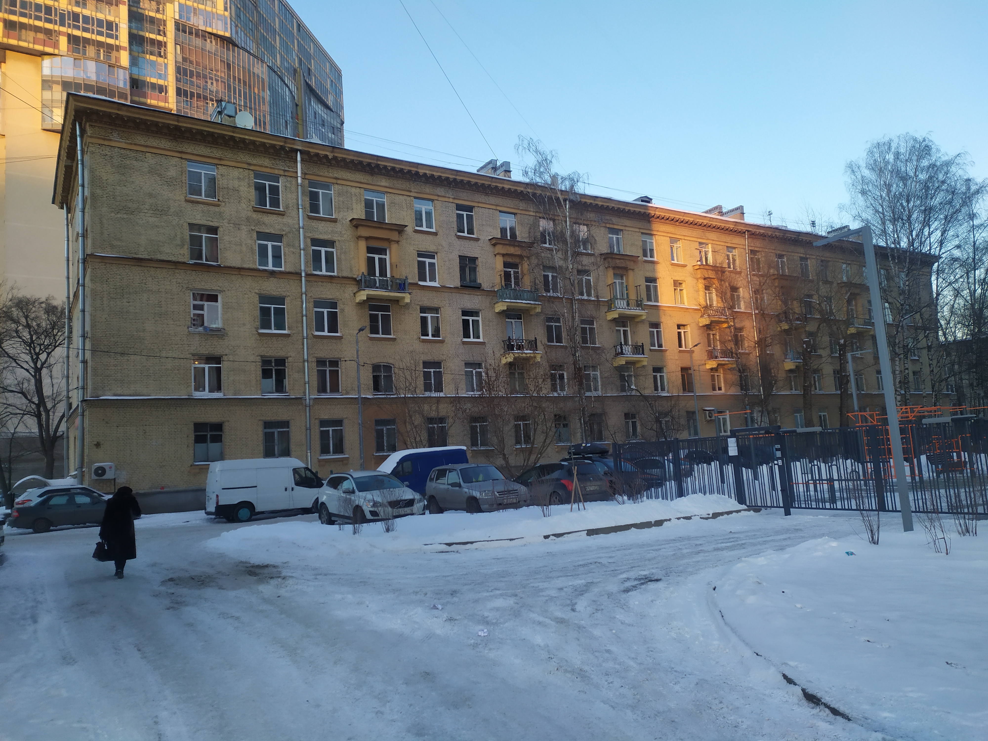 Октябрьская наб. 98к4.JPG