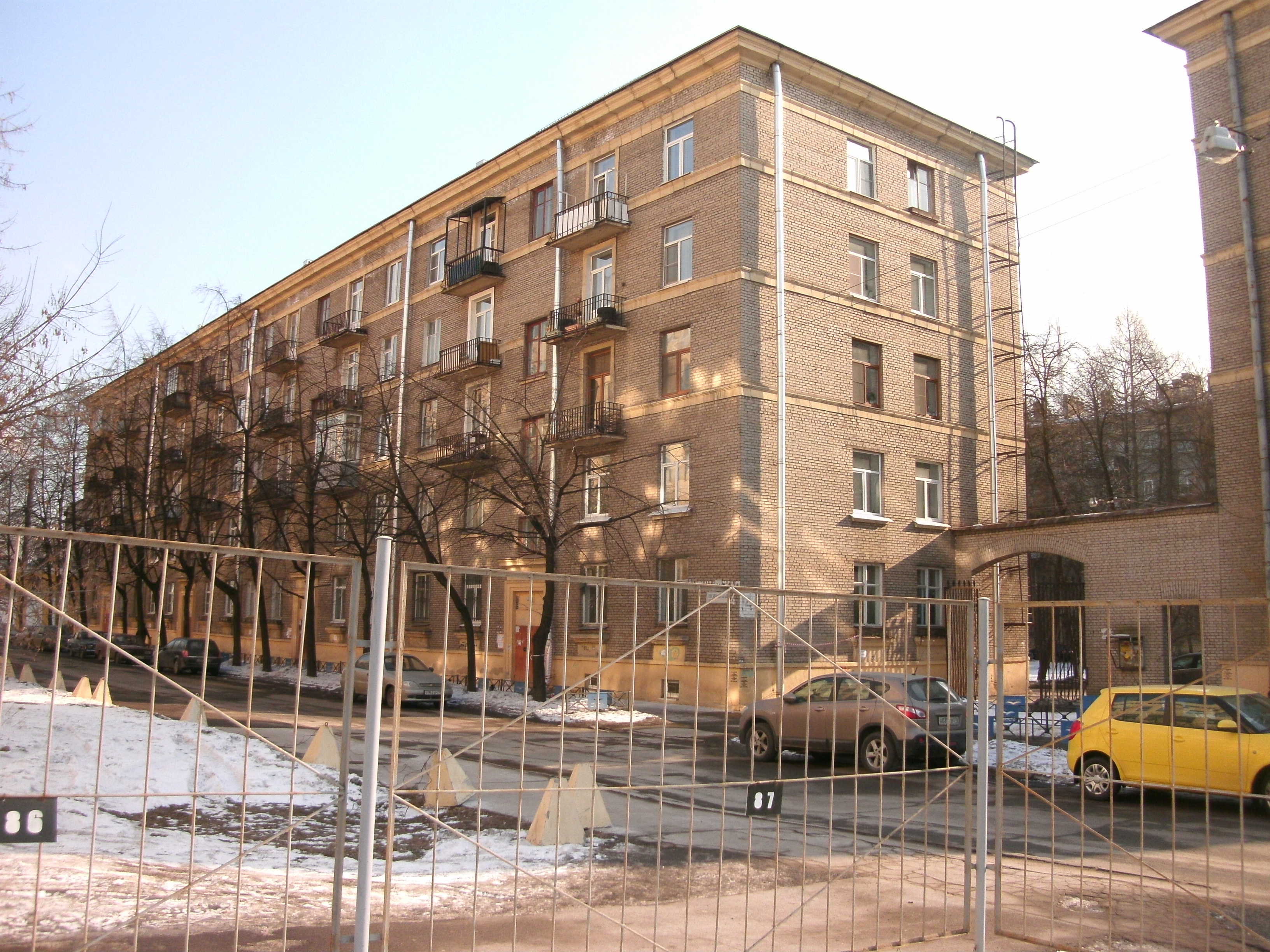 Лисичанская 14.JPG
