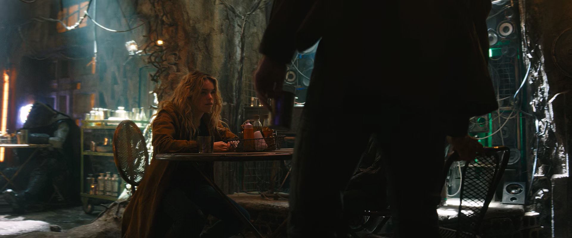 Супергёрл (2026) WEB-DLRip-AV1 1080p.mkv_20260805_122028.251.png