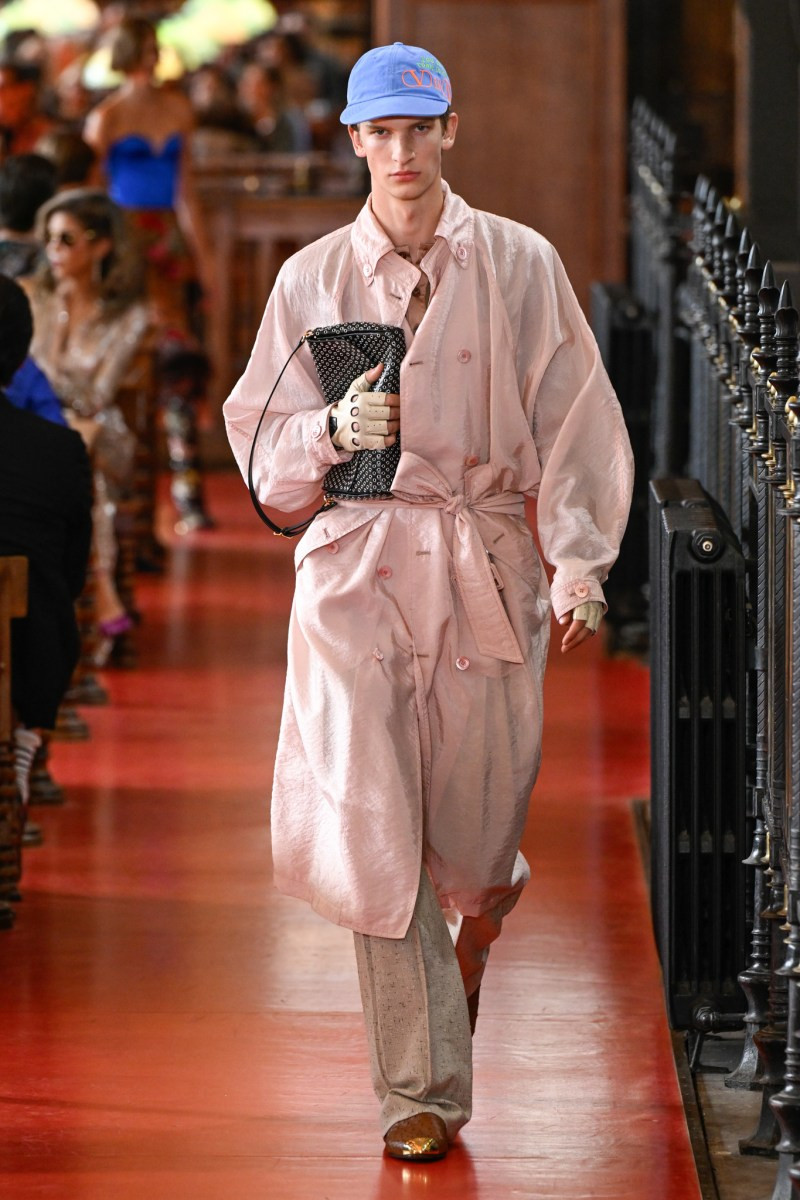valentino-spring-27-rtw-pfw-r-gg-029.jpeg