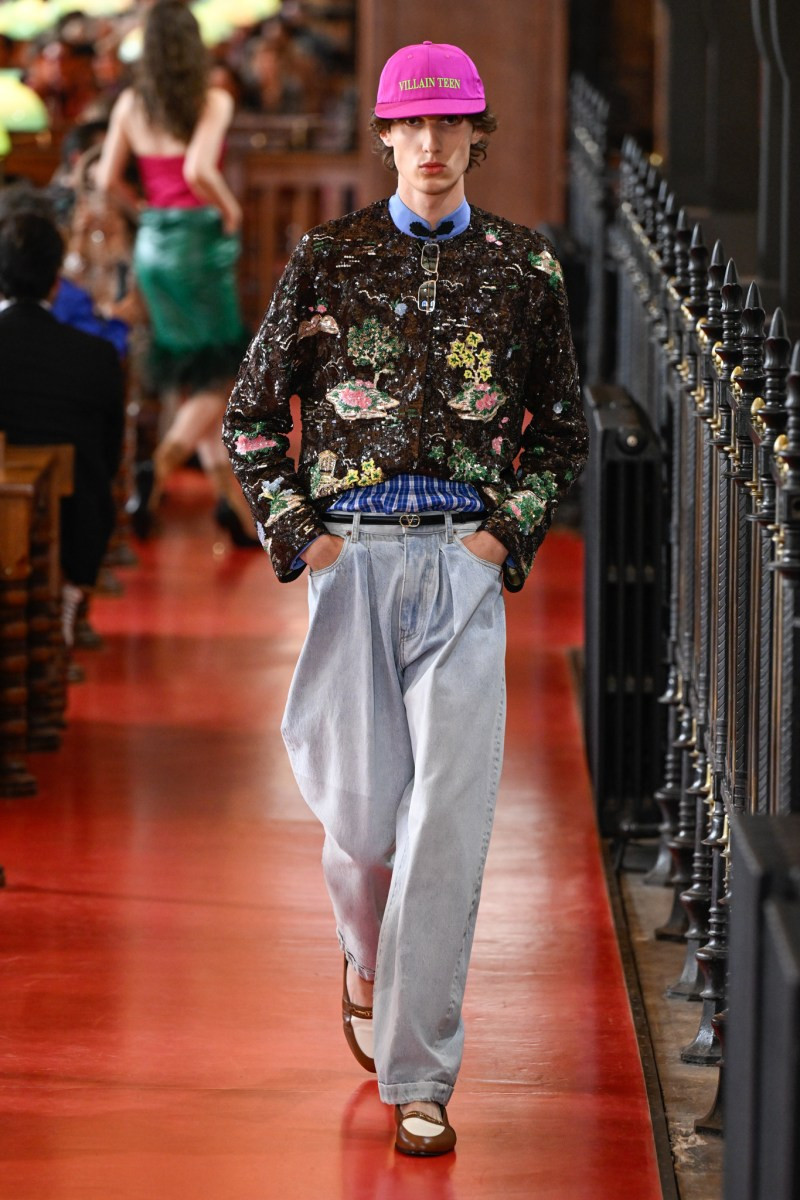 valentino-spring-27-rtw-pfw-r-gg-017.jpeg